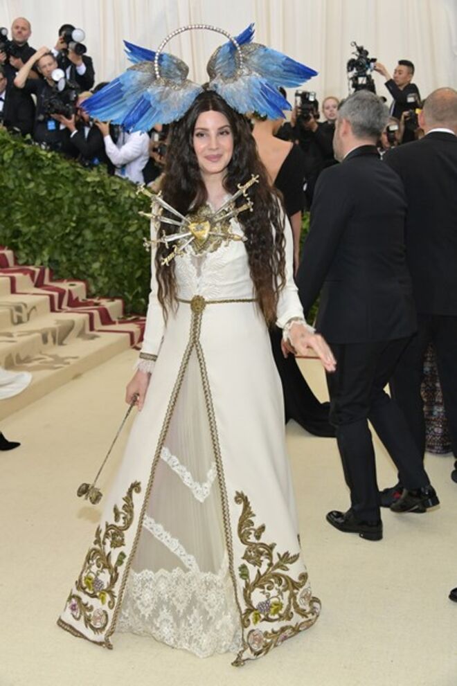 Lana Del Rey em Gucci, no Met Gala 2018