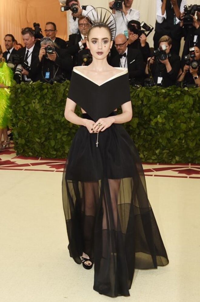 Lily Collins em Givenchy Haute Couture no Met Gala 2018