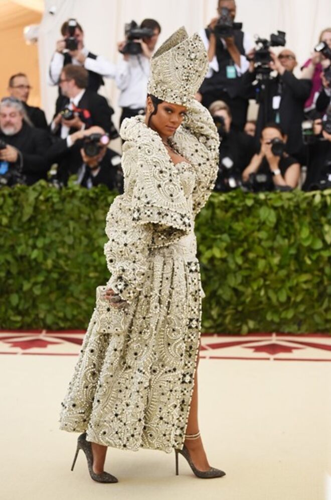 Rihanna em Maison Margiela by John Galliano no Met Gala 2018
