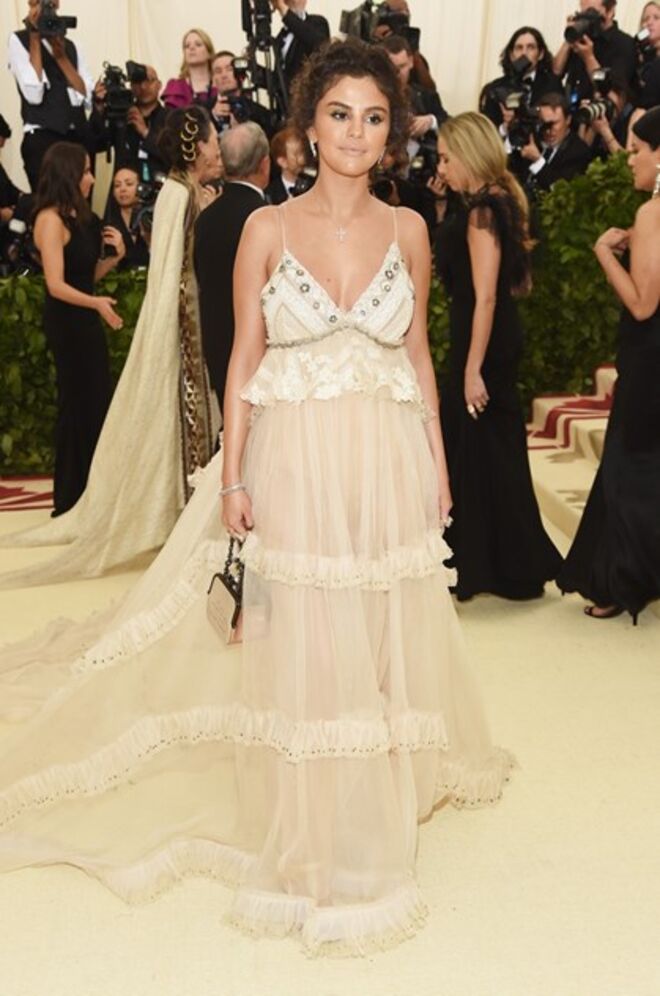 Selena Gomez, em Coach no Met Gala 2018