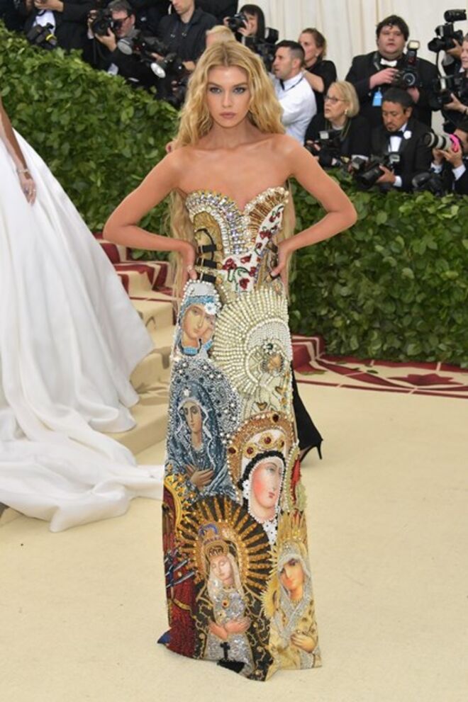 Stella Maxwell no Met Gala 2018