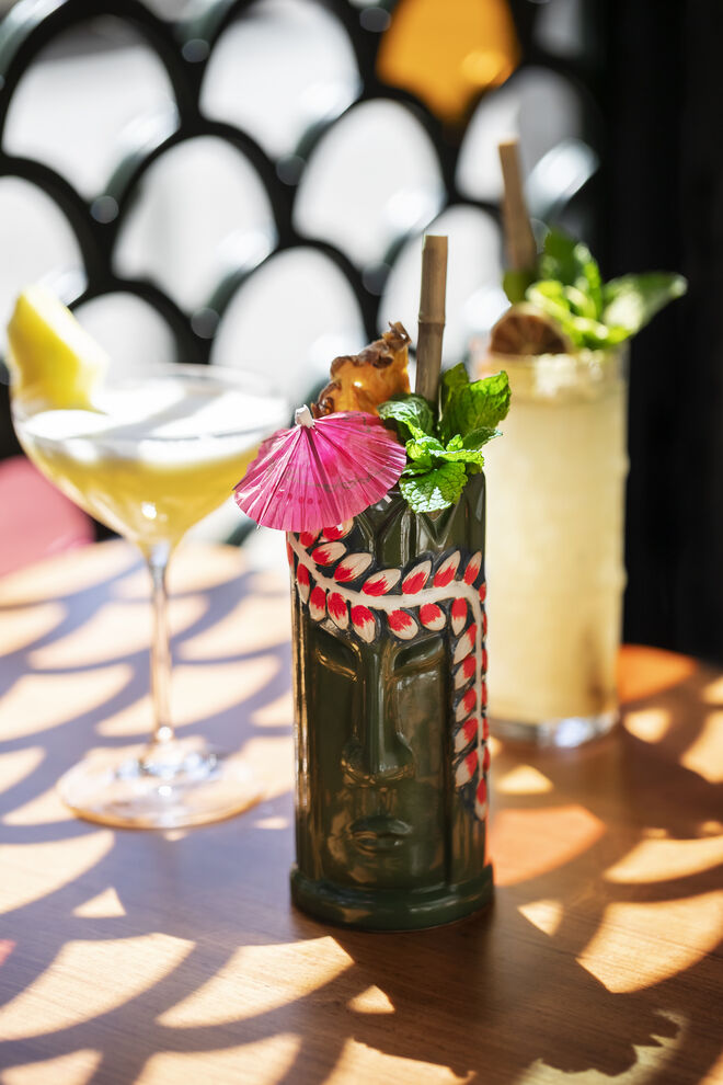 Os cocktails Pineapple and Peanut Mai Tai, Shochu Yuzu Mule e Vodka Colada