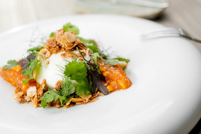 Burrata granola e especiarias quentes