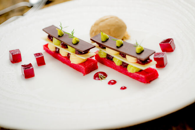 Duo de chocolate com pistáschio, ginja e café