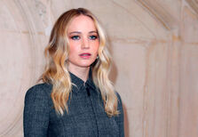 Jennifer Lawrence e Cooke Maroney celebram noivado em Nova Iorque