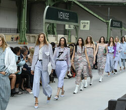 Chanel apresenta a primeira coleção Resort sem Karl Lagarfeld