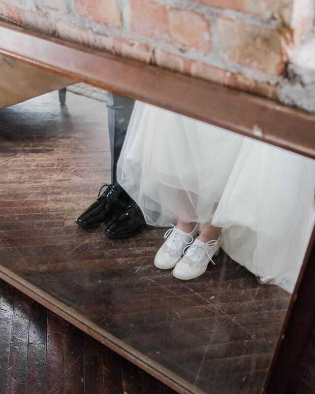 Vestido de casamento combinados com ténis