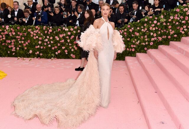 Rosie Huntington-Whiteley em Oscar de la Renta