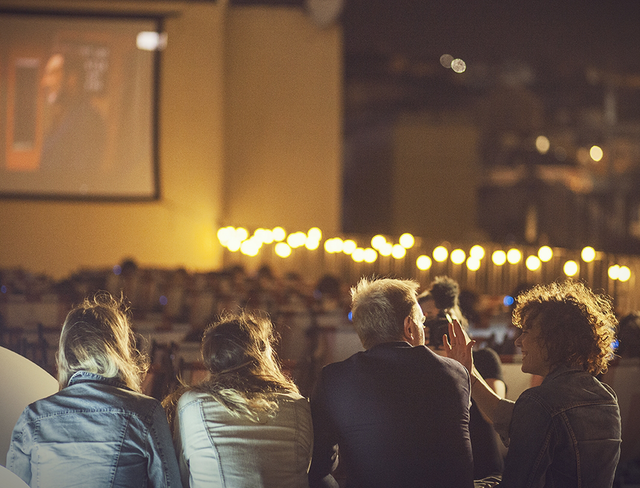 Assistir a uma sessão de cinema ao ar livre com a Cine Society