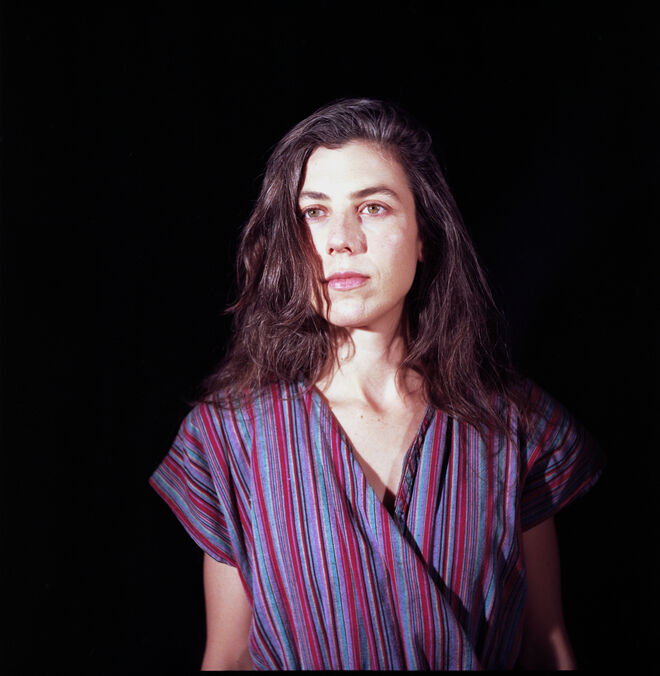 A 29 de maio, Julia Holter, a enigmática voz da pop barroca americana, sobe ao palco do Cineteatro Capitólio para apresentar o seu novo álbum Aviary. 