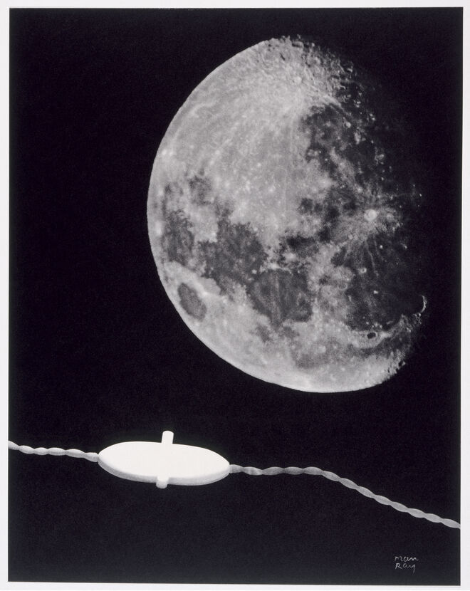 Le Monde, Man Ray, Emmanuel Radnitzky, 1931. Paris, musée d’Art moderne de la Ville de Paris