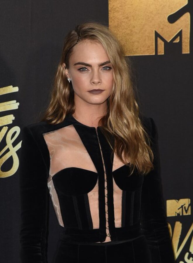 Quando Cara Delevingne tinha os cabelos longos. 