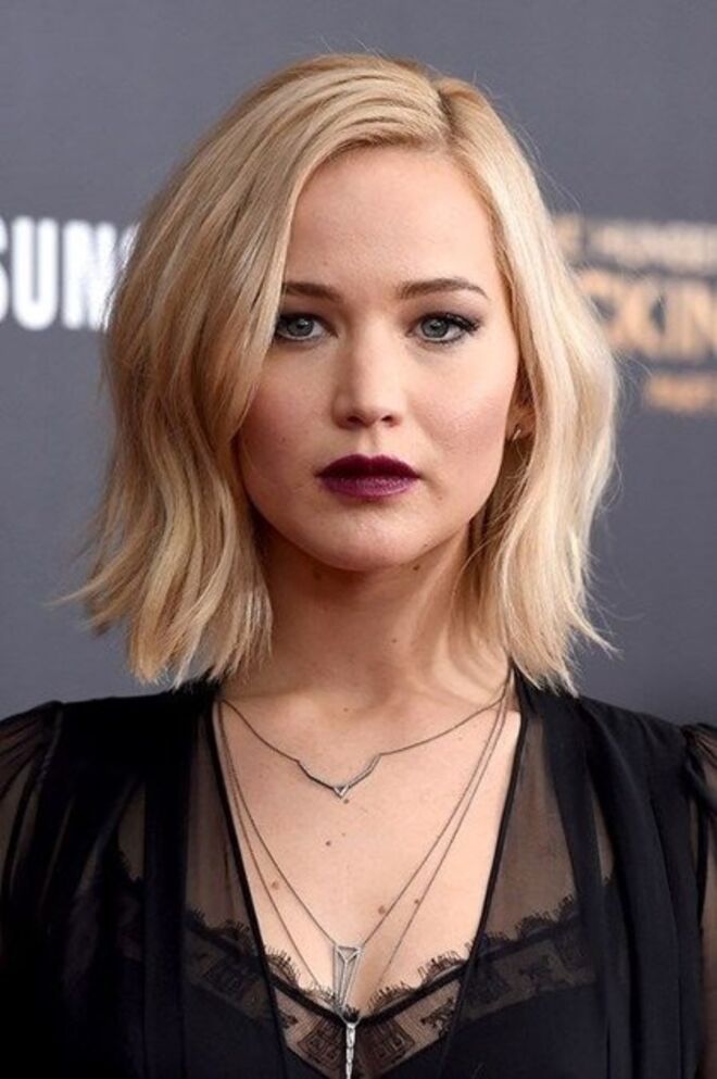 Jennifer Lawrence em versão 'bob'. 