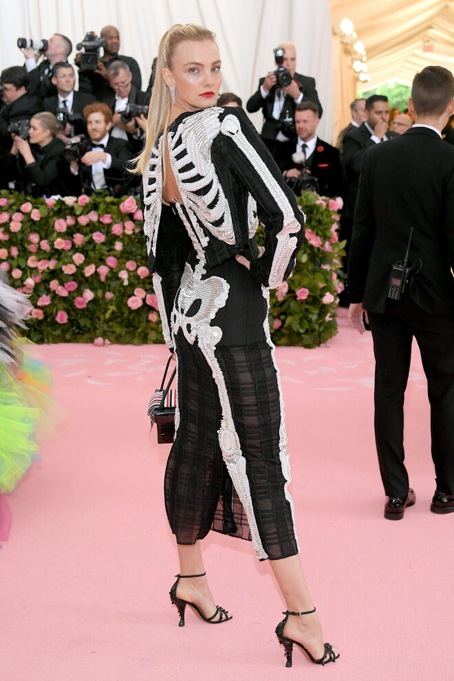 Caroline Trentini em Thom Browne