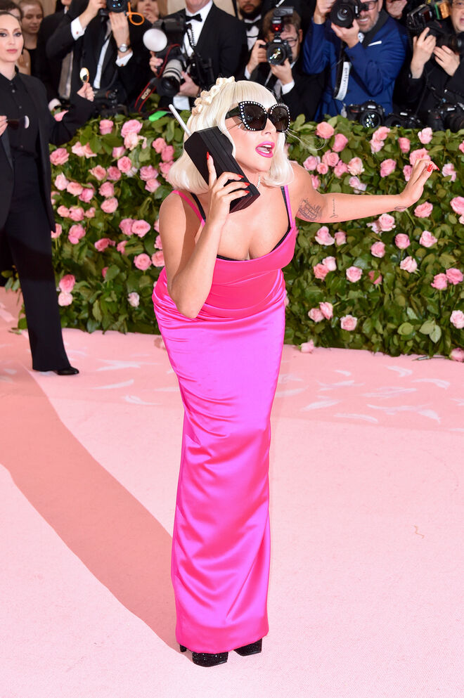 Lady Gaga em Brandon Maxwell e jóias Tiffany & Co.