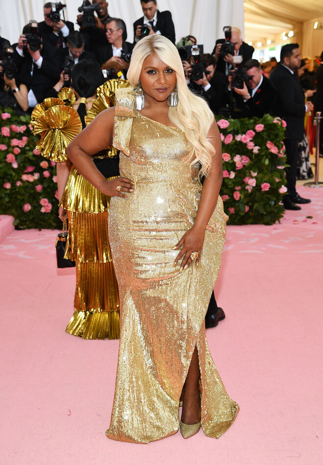 Mindy Kaling em Moschino