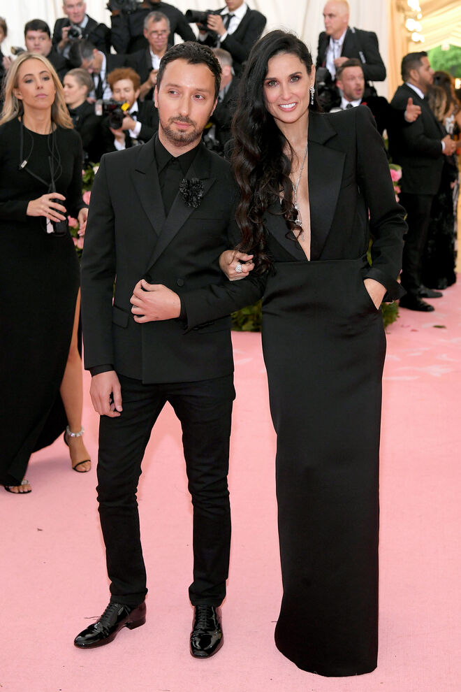 Demi Moore e Anthony Vaccarello em  Zac Posen 