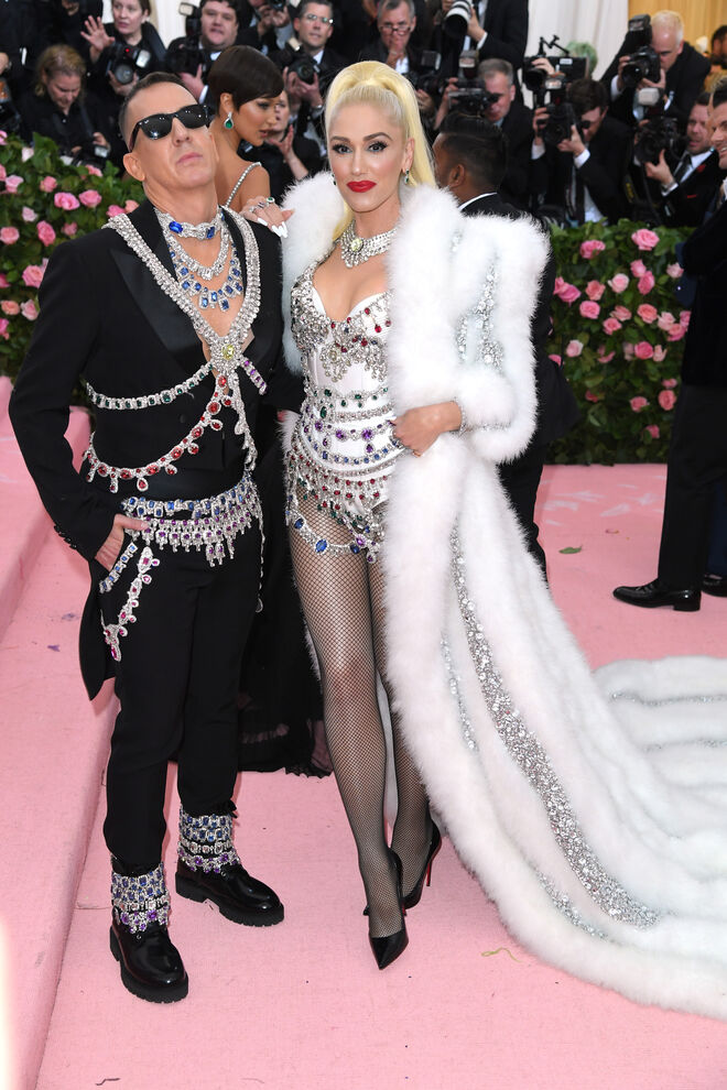 Gwen Stefani e Jeremy Scot em Moschino