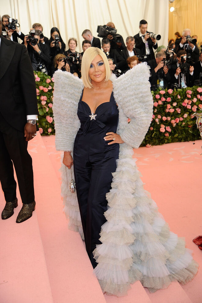 Kris Jenner em Tommy Hilfiger
