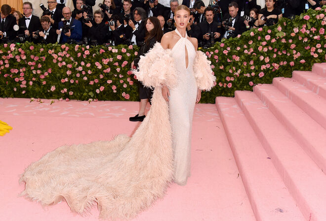 Rosie Huntington-Whiteley em Oscar de la Renta