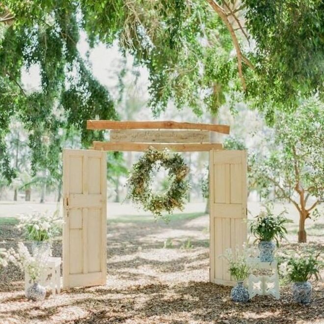 Trocar as grandes cerimónias por festas mais pequenas e informais 