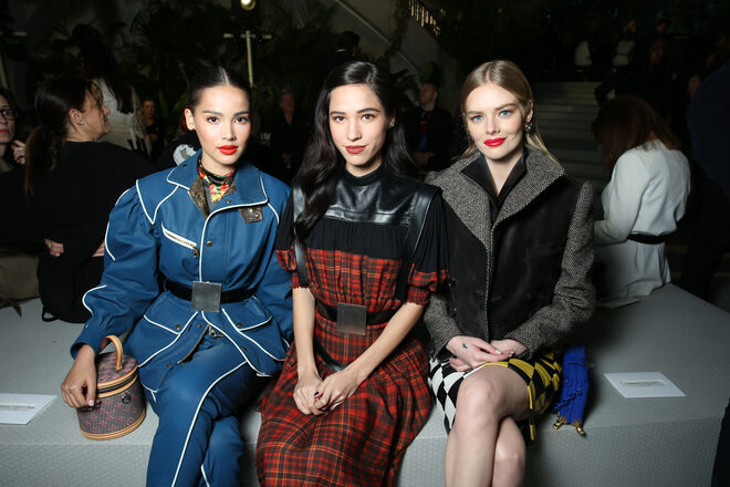 Urassaya Sperbund, Kelsey Asbille e Samara Weaving