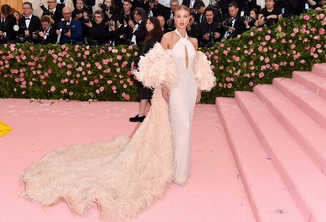 Rosie Huntington-Whiteley em Oscar de la Renta