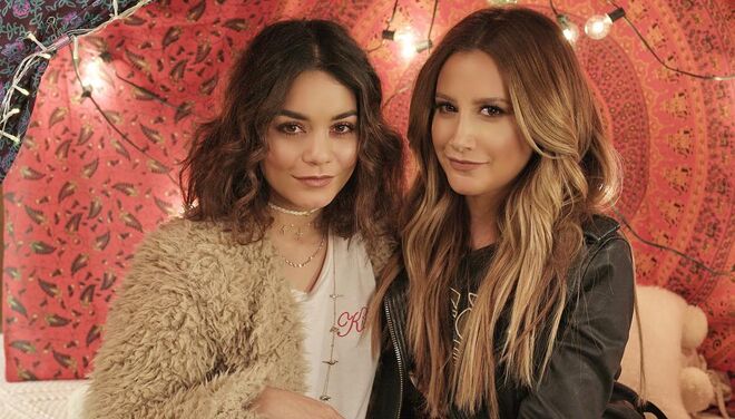 Vanessa Hudgens & Ashley Tisdale | As estrelas de 'High School Musical' apesar de rivais no filme, são o verdadeiro significado de bff - best friends forever; Vanessa foi até dama de honor no casamento de Ashley e são presença assídua no Instagram uma da outra