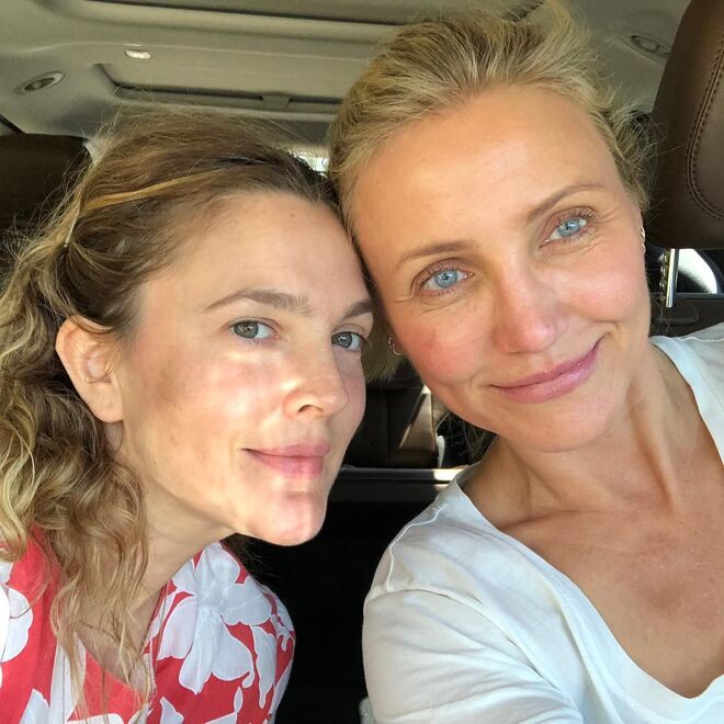 Cameron Diaz & Drew Barrymore | Como esquecer as 'Anjos de charlie'? Os icónes de Hollywood protagonizaram um dos mais famosos filmes de ação femininos e desde aí que se tornaram inseparáveis 