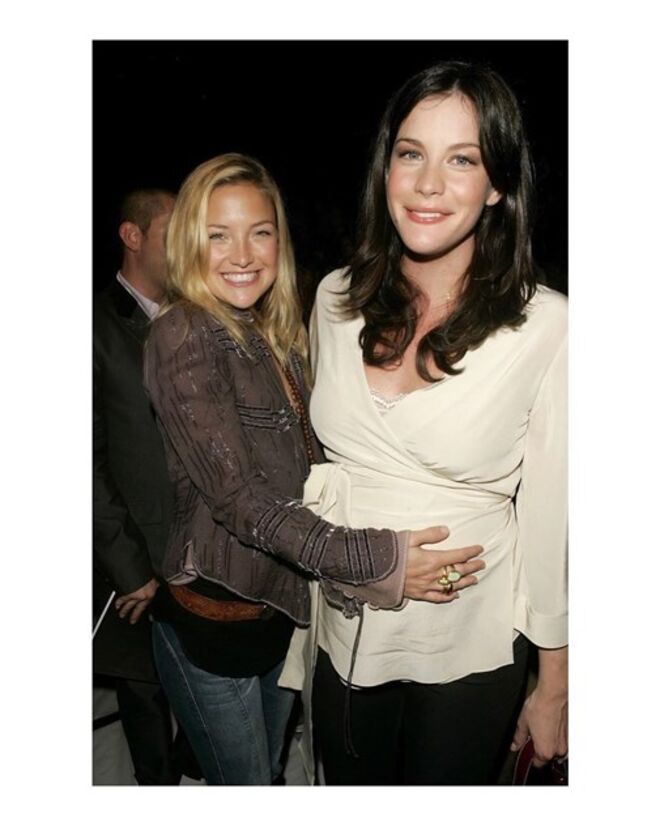 Liv Tyler & Kate Hudson | Filhas de pais famosos, as duas atrizes conhecem-se desde o liceu, e chegaram a protagonizar o filme 'Dr. T e as mulheres' juntas