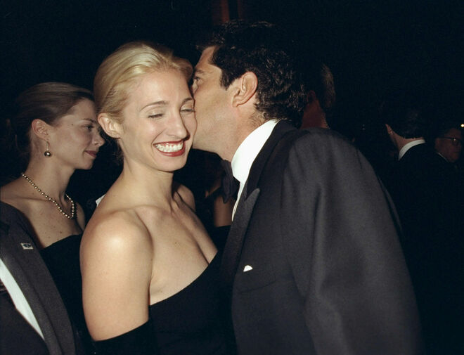 Carolyn Bessette e John F. Kennedy Jr na gala do Municipal Art Society, Nova Iorque, 1998