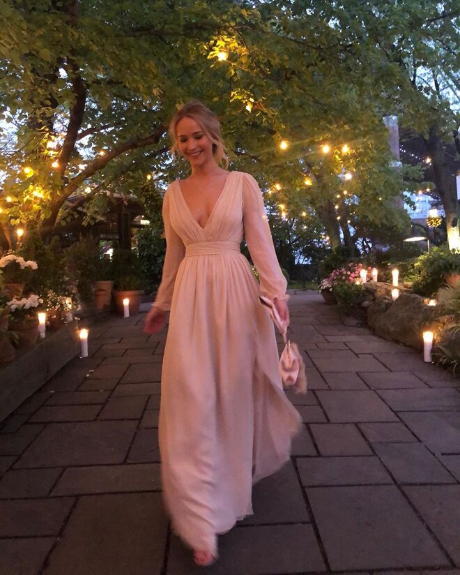 Jennifer Lawrence na chegada à festa de noivado.