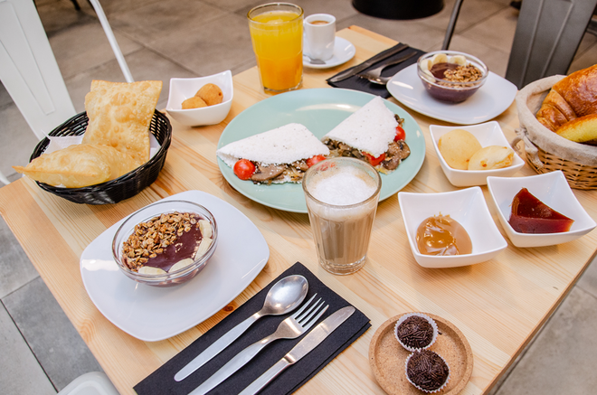Provar o brunch brasileiro da Lanchonete