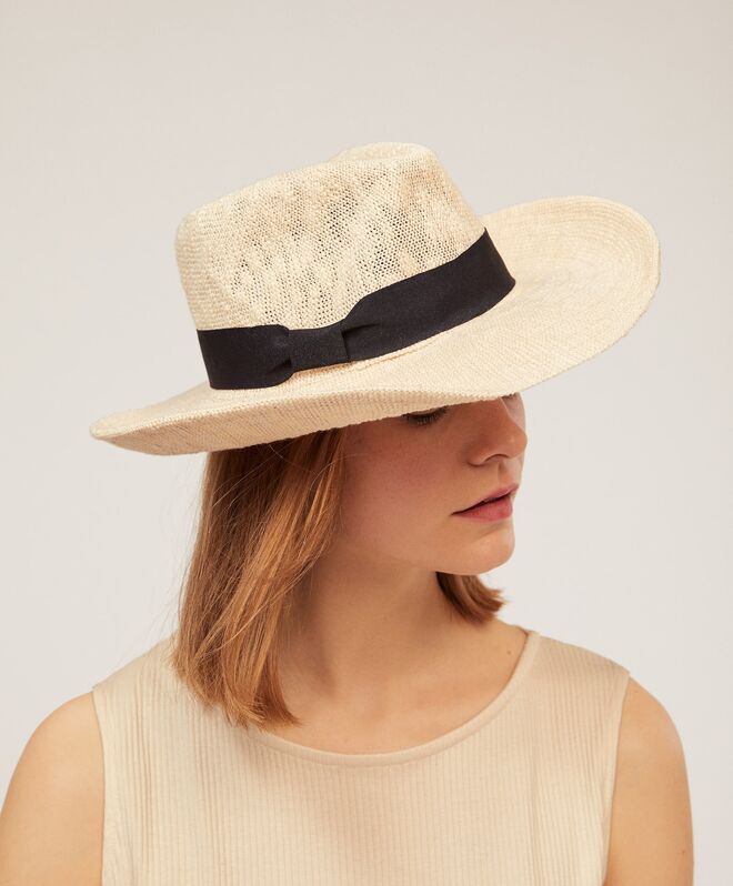 Chapéu, €14,95, Oysho  