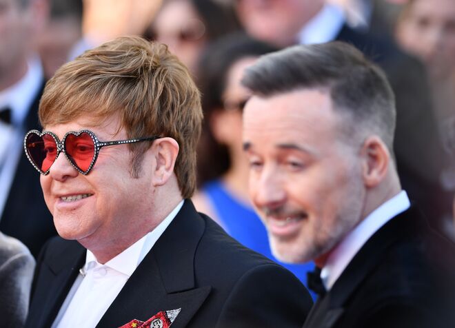 Elton John na passadeira vermelha de Cannes