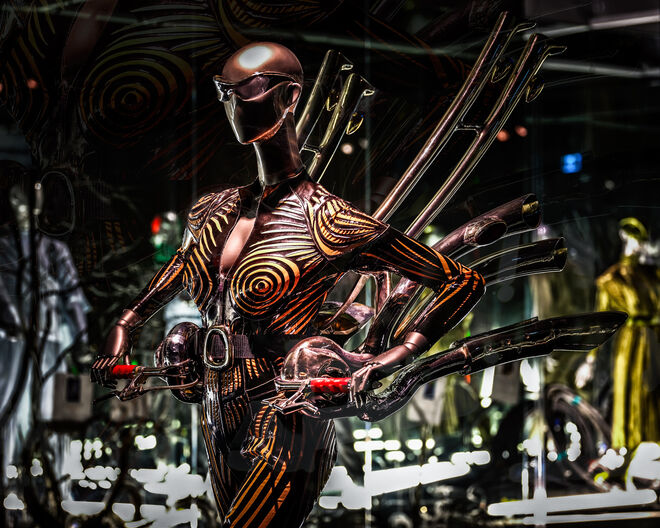 Vista da exposição Thierry Mugler: Couturissime. Montreal Museum of Fine Arts. 