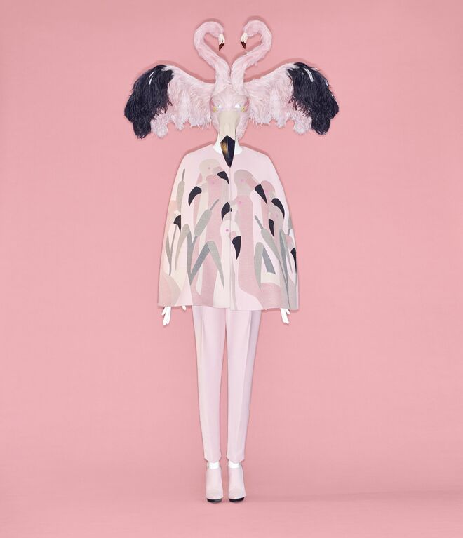 Look de Bertrand Guyon para a House of Schiaparelli outono/inverno 2018–19 Alta Costura.  Imagem do Metropolitan Museum of Art.