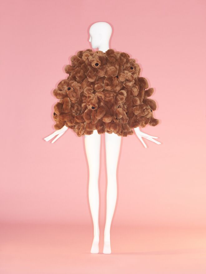 Casaco de Jean-Charles de Castelbajac outono/inverno 1988–89. Imagem do Metropolitan Museum of Art.
