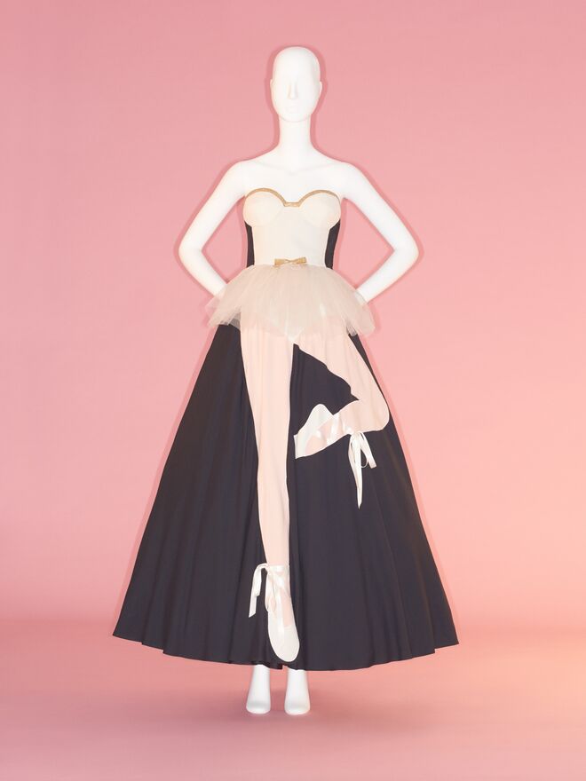 Vestido de Franco Moschino, outono/inverno 1989. Imagem do Metropolitan Museum of Art.