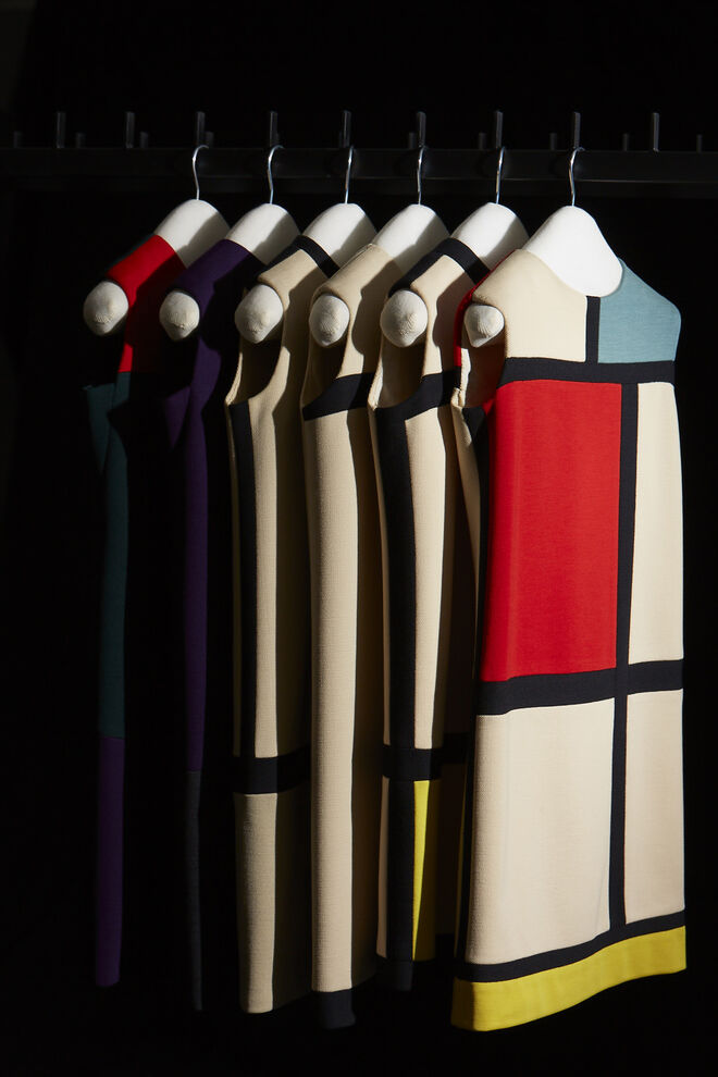 Vestidos de cocktail homenagem a Serge Poliakoff e Piet Mondrian.Coleção Alta Costura outono/inverno 1965. 