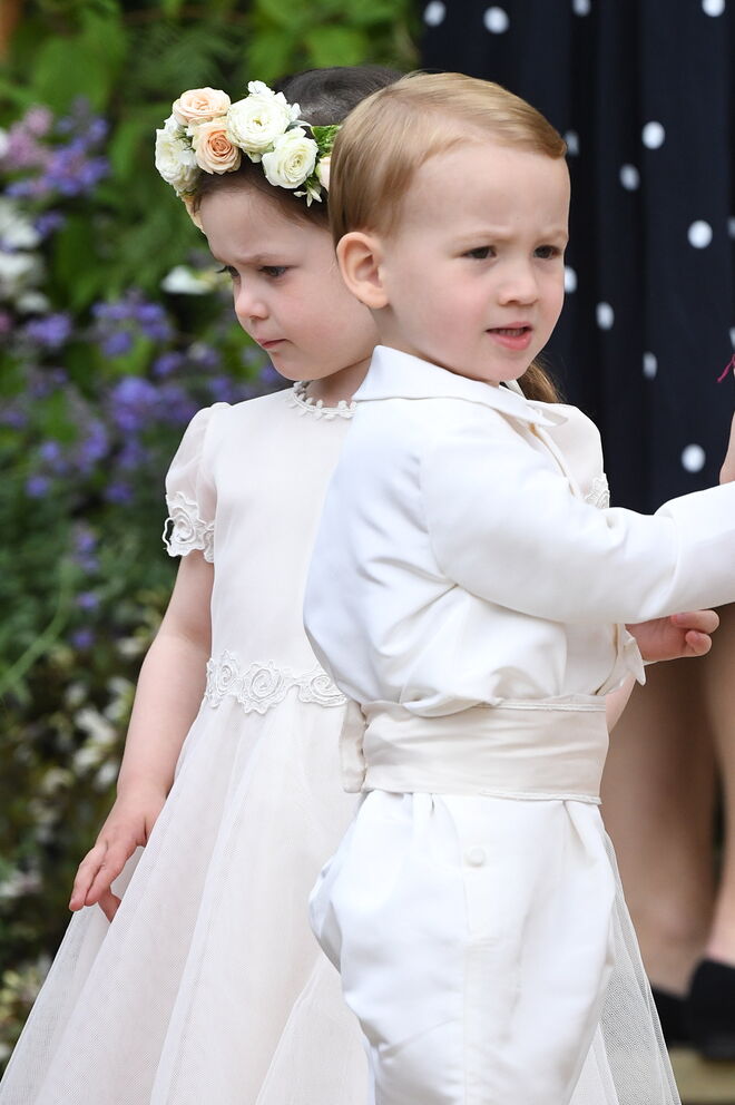 Uma daminha e um pajem do casamento de Lady Gabriella Windsor e Thomas Kingston 