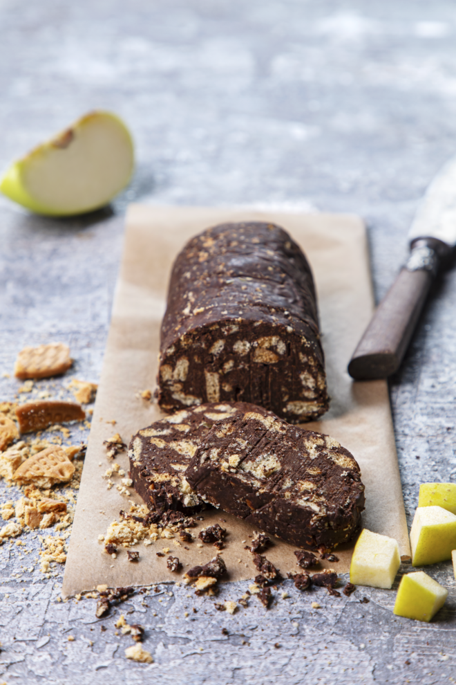 O salame de chocolate é uma das receitas do livro. 