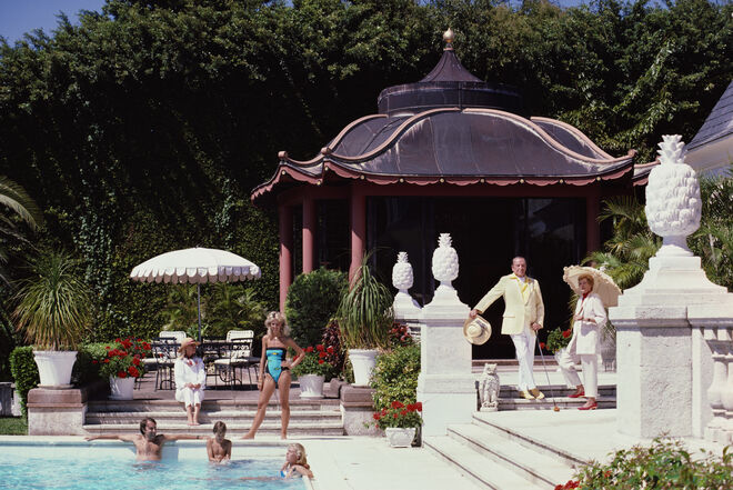 Albin e Margo Holder na piscina de sua casa em Palm Beach, Florida, 1985