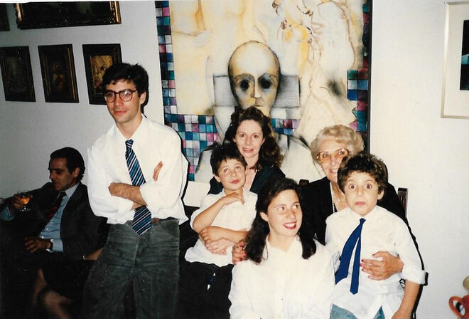 "Em 1988, com a minha mãe e os meus filhos, André, Marta, Bernardo e Paulo, em minha casa em São Mamede"
