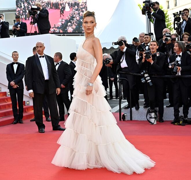 Bella Hadid em Christian Dior Haute Couture na festa de Cannes 2019 