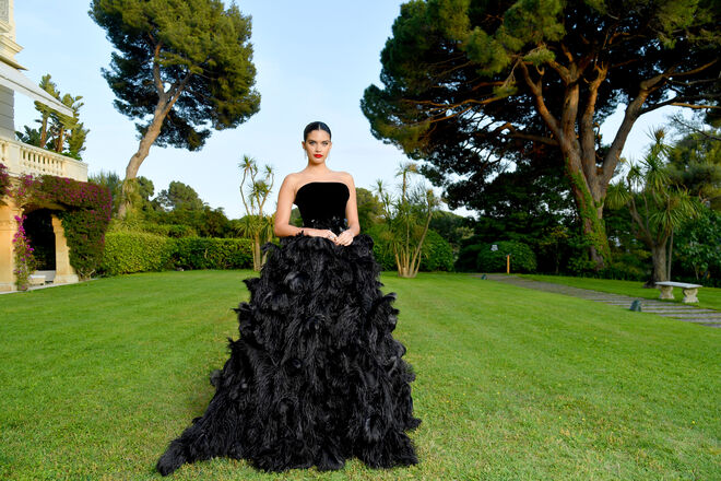 Sara Sampaio em Armani