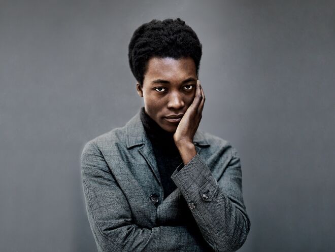 A 20 de junho. Depois, entre 3 e 10 de junho, é a vez de Benjamin Clementine percorrer alguns palcos improváveis, como o Convento de São Francisco em Coimbra (onde atua no dia 3). 