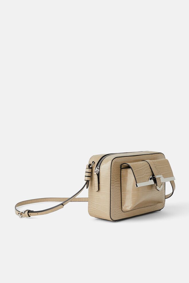 Carteira, €25,95, Zara  