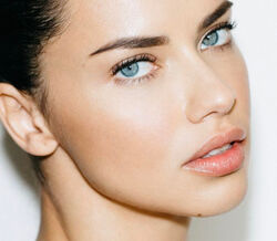 38 vezes que Adriana Lima nos fez suspirar pelo Instagram