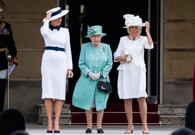 Melania Trump, rainha Isabel II e Camila Parker Bowles. 